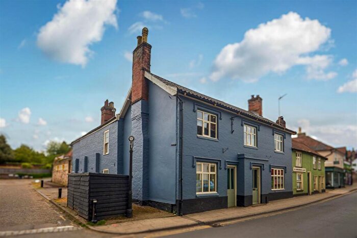 5 Bedroom Semi-Detached House For Sale In London Road, Harleston, IP20