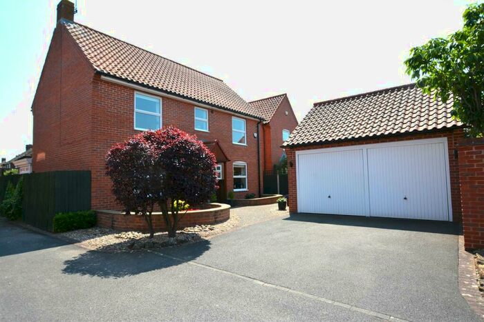 4 Bedroom Detached House For Sale In Archers Field, Southwell, NG25