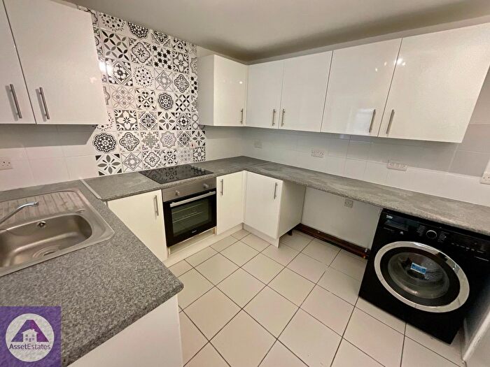 1 Bedroom Flat To Rent In Commercial Road, Llanhilleth, NP13