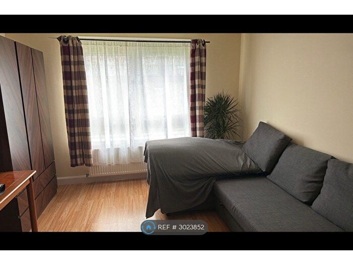 2 Bedroom Flat To Rent In Viewmount Drive, Glasgow, G20