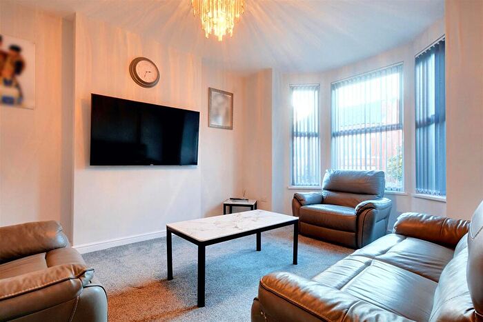 5 Bedroom Semi-Detached House For Sale In Premier Road, Nottingham, NG7