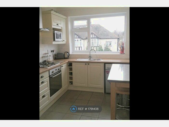 2 Bedroom Flat To Rent In Priory Road, Loughton, IG10