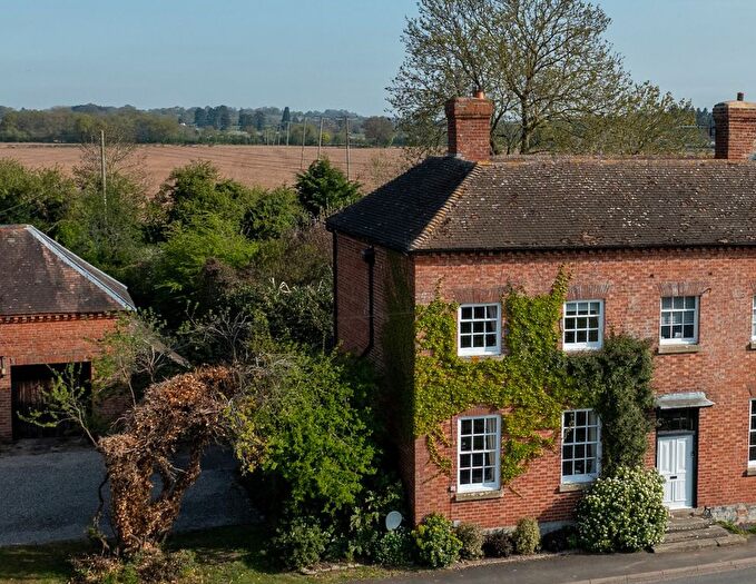 5 Bedroom Semi-Detached House For Sale In High Green Severn Stoke, Worcestershire, WR8