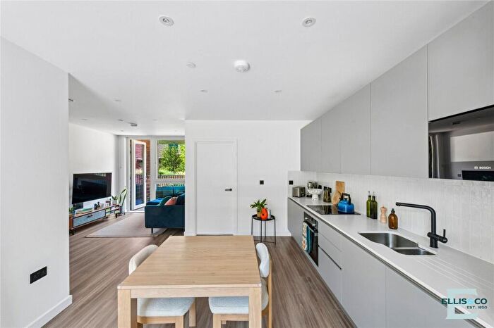 1 Bedroom Apartment For Sale In Stamford Road, London, N15