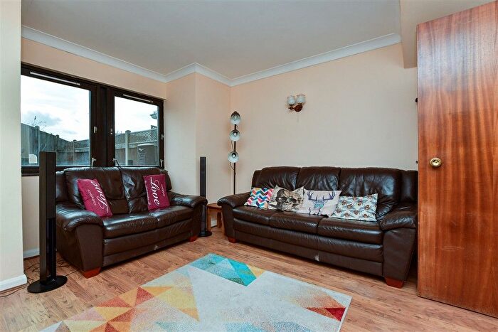 3 Bedroom End Terrace House For Sale In Shalmsford Street, Chartham, Canterbury, Kent, CT4