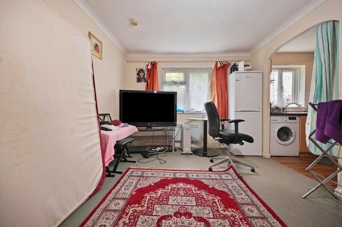 1 Bedroom Flat For Sale In Blenheim Road, Harrow, HA2