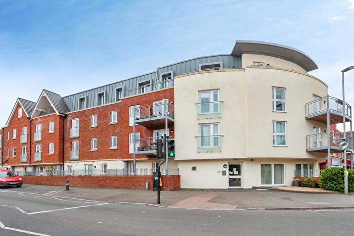 1 Bedroom Flat For Sale In Macaulay Road, Broadstone, Dorset, BH18