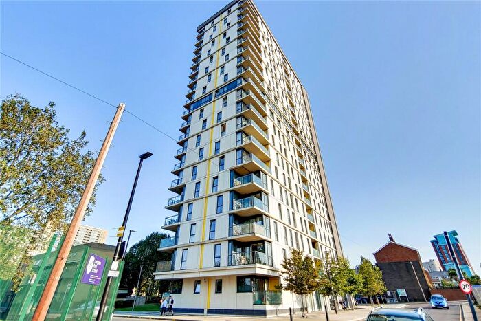 1 Bedroom Flat To Rent In Panoramic Tower, Hay Currie, London, E14