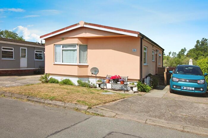 2 Bedroom Detached Bungalow For Sale In Main Avenue, Ashfield Park, Scunthorpe, DN17