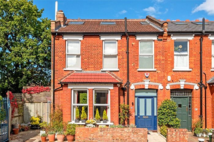 4 Bedroom End Of Terrace House For Sale In Coldfall Avenue, London, N10