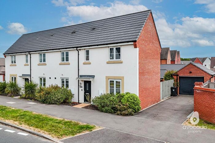3 Bedroom Semi Detached House For Sale In Bolton Drive, Shinfield Meadows, RG2