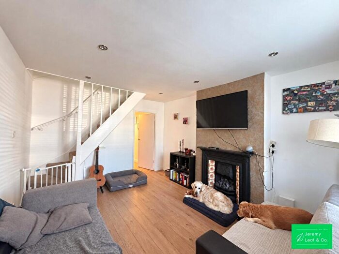 2 Bedroom Cottage To Rent In Fortis Green, East Finchley, N2