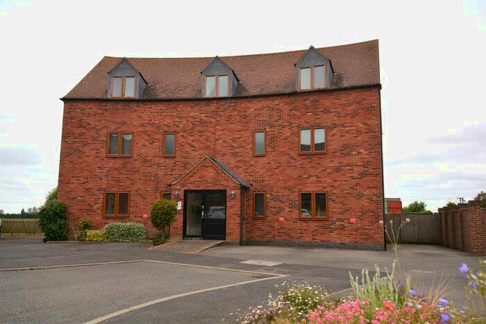 2 Bedroom Flat For Sale In Peacocks Launde, Claypole, Newark, NG23