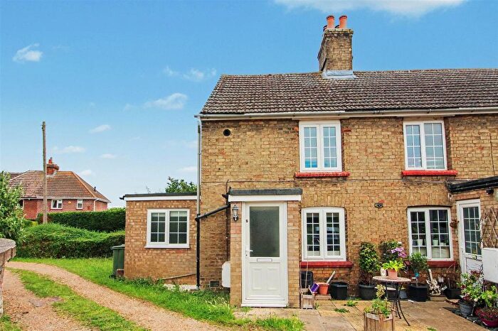 2 Bedroom End Of Terrace House For Sale In Dynes Place, Moggerhanger, MK44