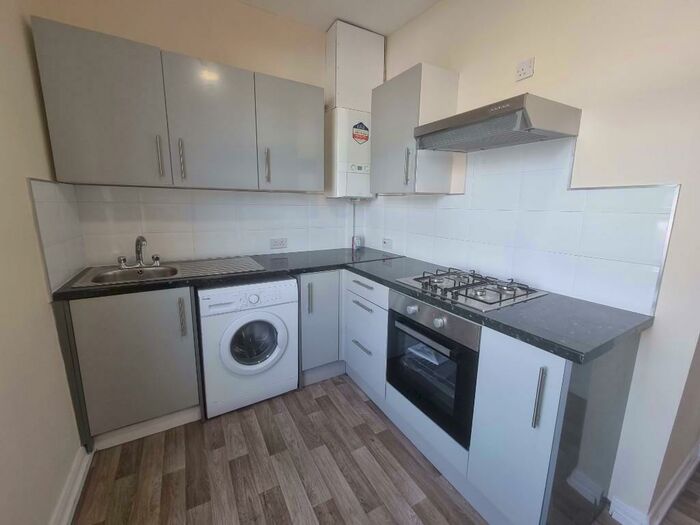 3 Bedroom Maisonette To Rent In Cricklewood Broadway, London, NW2