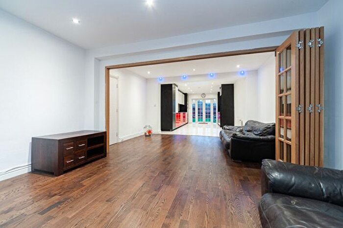 5 Bedroom Semi-Detached House To Rent In Brookfield Crescent, NW7