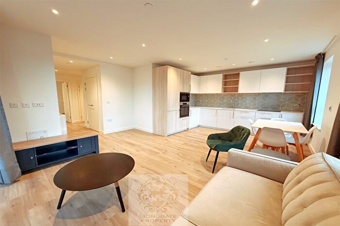 2 Bedroom Flat To Rent In Blenheim Mansions, N8