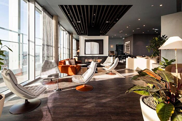 2 Bedroom Apartment To Rent In Nine Elms Lane, London, SW11