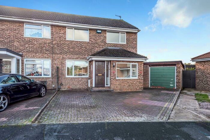 3 Bedroom Semi-Detached House To Rent In Haydon Wick, Swindon, SN25