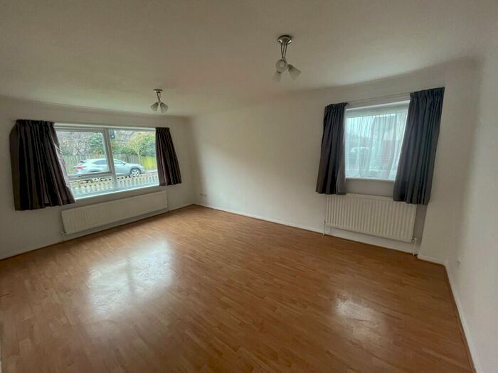 1 Bedroom Flat To Rent In New North Road, Hainault, Essex, IG6
