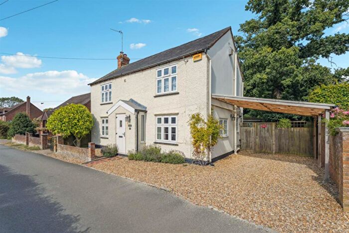 3 Bedroom Detached House For Sale In Ivy Lane, Stewkley, Buckinghamshire, LU7