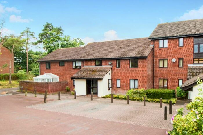 2 Bedroom Apartment To Rent In Exeter Court, Didcot, OX11