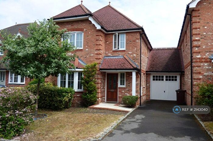 4 Bedroom Detached House To Rent In Chaffey Close, Woodley, Reading, RG5