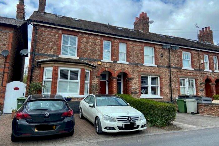 4 Bedroom Property To Rent In Knutsford Road, Alderley Edge, SK9