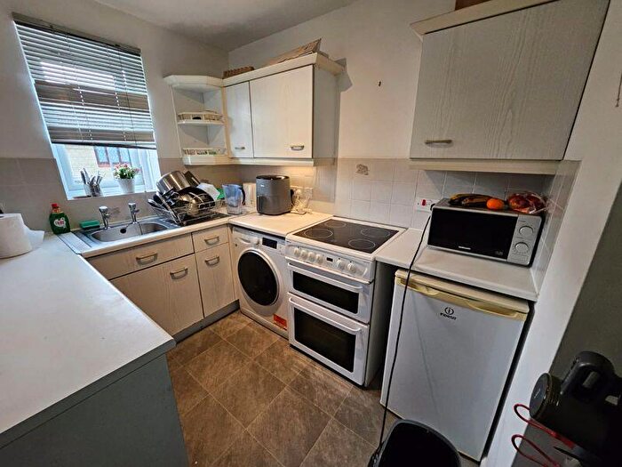 1 Bedroom Flat To Rent In Paddock Close, Bristol, BS32