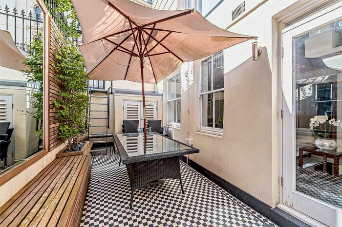 3 Bedroom Property To Rent In Kensington Gardens Square, London, W2
