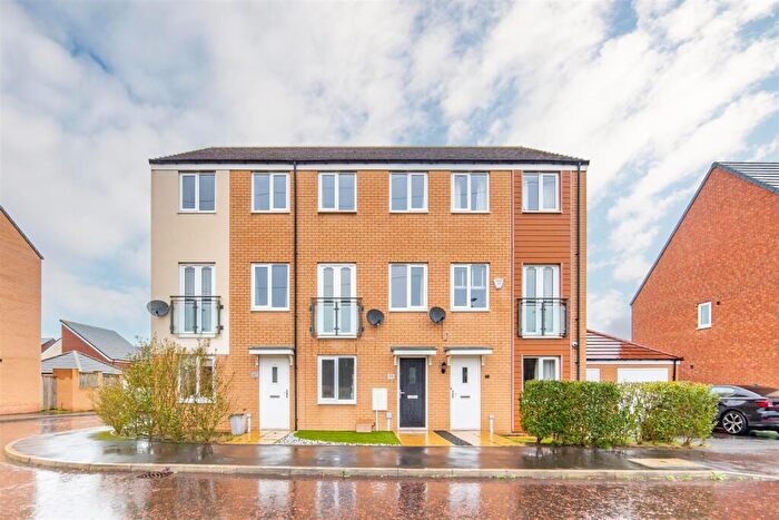 3 Bedroom Town House For Sale In Osprey Walk, Great Park, NE13