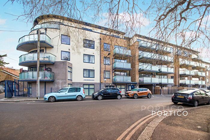 3 Bedroom Flat To Rent In Paul Shekleton House, Trinity Close, E11