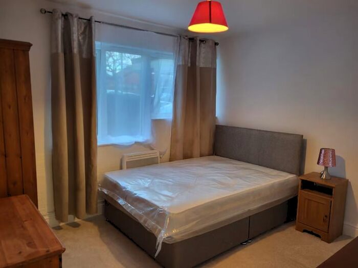 3 Bedroom Flat To Rent In Cliftonville Court, Northampton, NN1