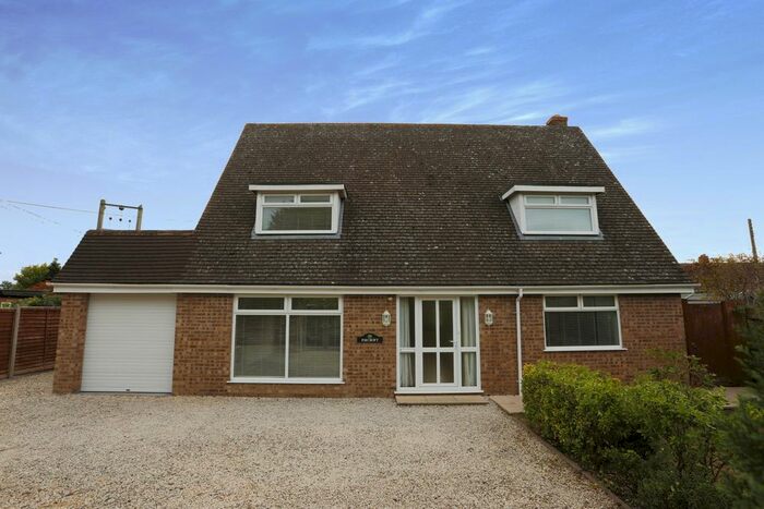 3 Bedroom Detached House For Sale In Evesham Road, Norton, Evesham, WR11