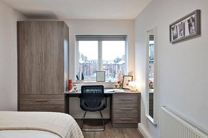 5 Bedroom Flat To Rent In Royal Park Road, Hyde Park, Leeds, LS6