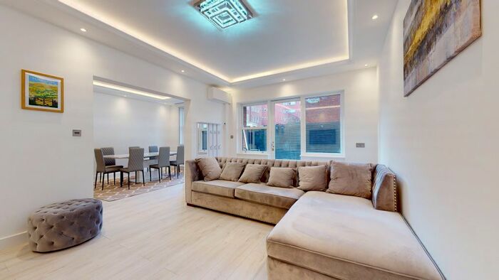 2 Bedroom Flat To Rent In Ennismore Gardens, London, SW7