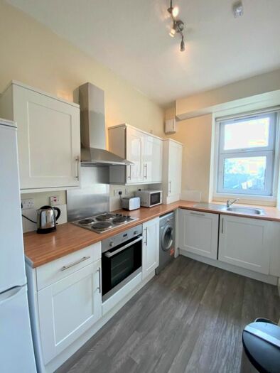 2 Bedroom Flat To Rent In Arbroath Road, Baxter Park, Dundee, DD4