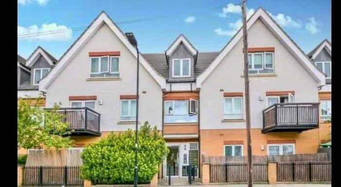 1 Bedroom Flat To Rent In Featherstone Road, Southall, UB2