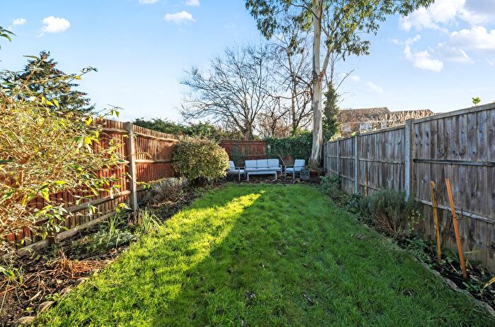 3 Bedroom End Of Terrace House For Sale In Old Farm Road, Guildford, Surrey, GU1