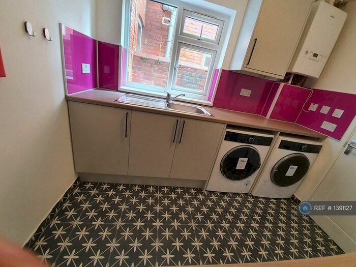 4 Bedroom Terraced House To Rent In Pitcroft Avenue, Reading, RG6