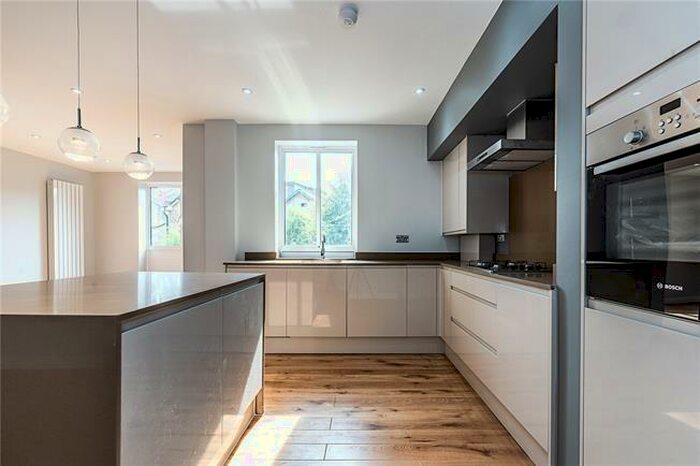 2 Bedroom Flat To Rent In East Dulwich Grove London, SE22