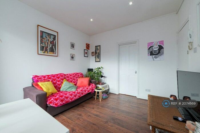1 Bedroom Flat To Rent In Bodney Road, London, E8