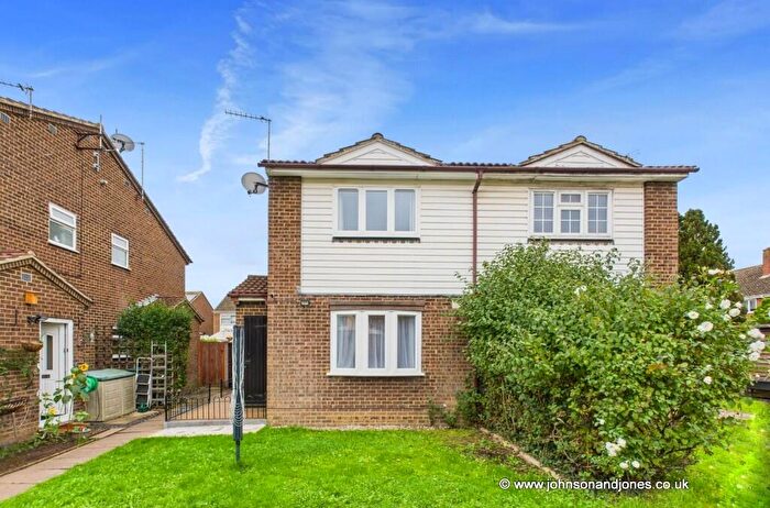 1 Bedroom House For Sale In Cornhill Close, Addlestone, Surrey, KT15