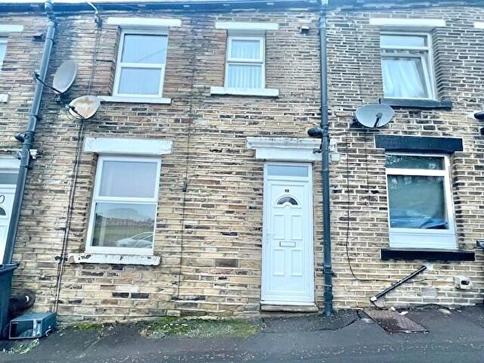 2 Bedroom House To Rent In Douglas Street, Halifax, HX3