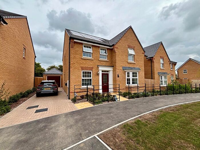 4 Bedroom Detached House For Sale In Great Barton Hill Road, Gillingham, SP8