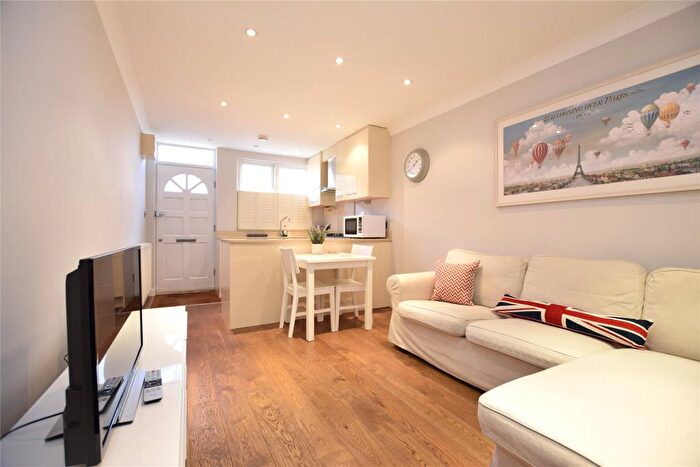 1 Bedroom Flat To Rent In Wadham Road, Putney, London, SW15
