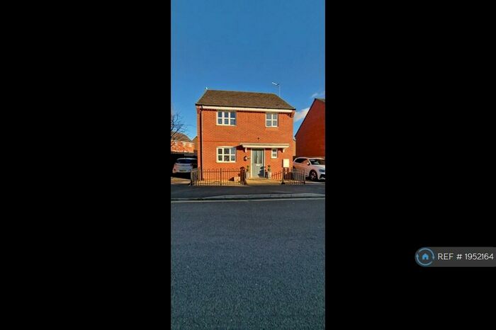 3 Bedroom Detached House To Rent In Shillingford Road, Manchester, M18