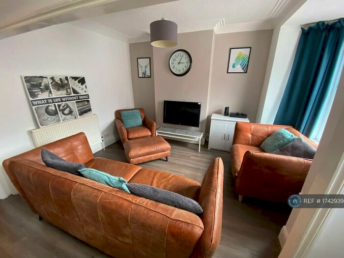 5 Bedroom Terraced House To Rent In Clarke Square, Sheffield, S2