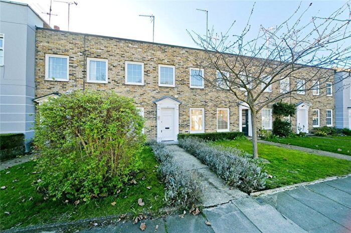 3 Bedroom Terraced House To Rent In Grange Grove, Canonbury, London, N1