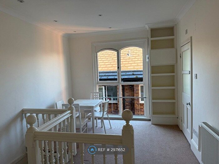 2 Bedroom Flat To Rent In Crystal Palace, London, SE19